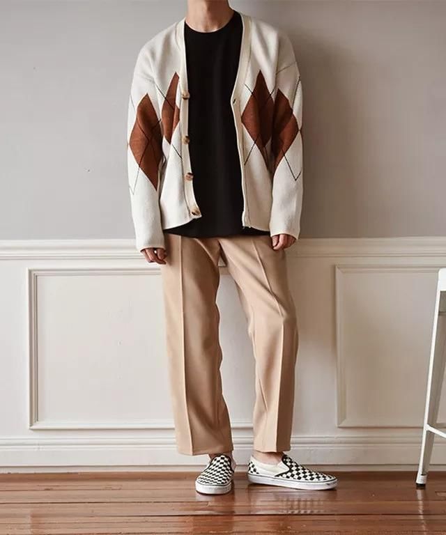 进入微凉的气氛，秋天之际男还必备三款外套以后就免烦恼