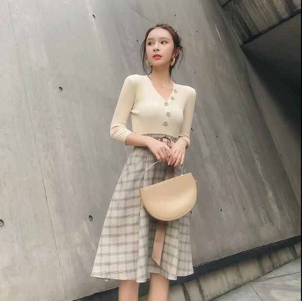 再漂亮的女人也别穿打底裤，瞧这种刚上新的套装裙，洋气有女人味