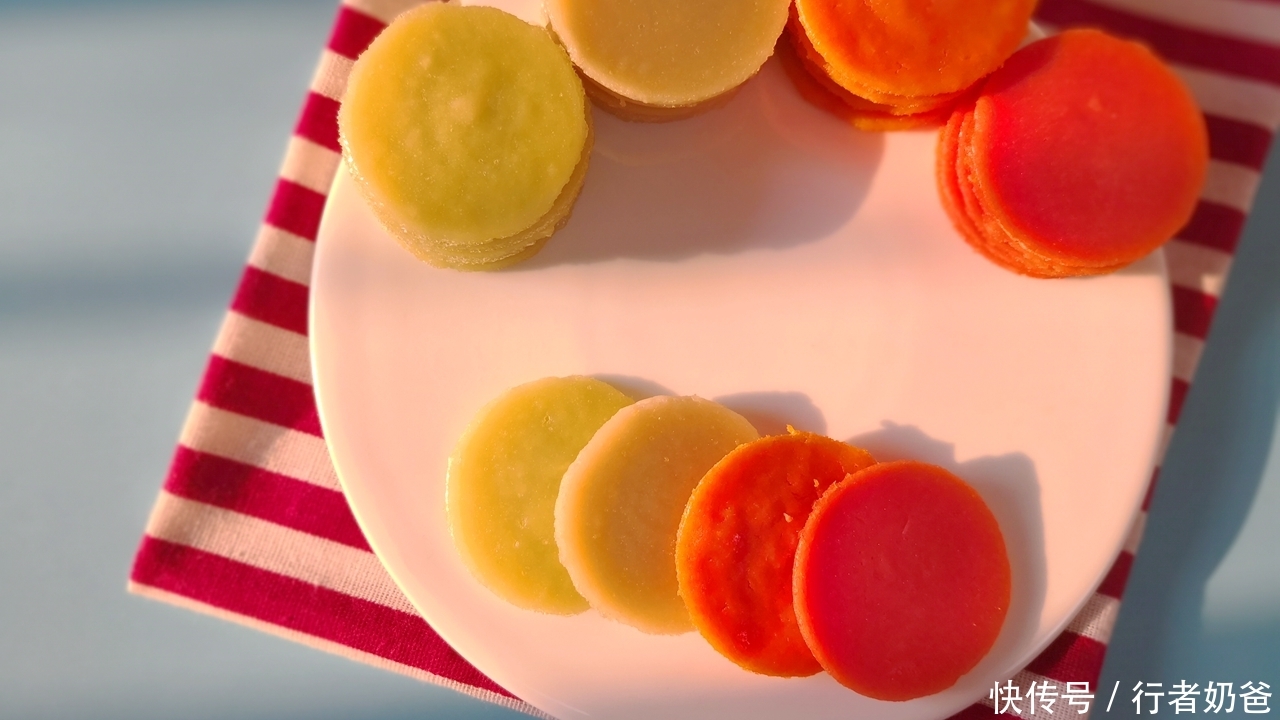 小宝宝开始长牙就要锻炼牙龈了,做这种0添加的