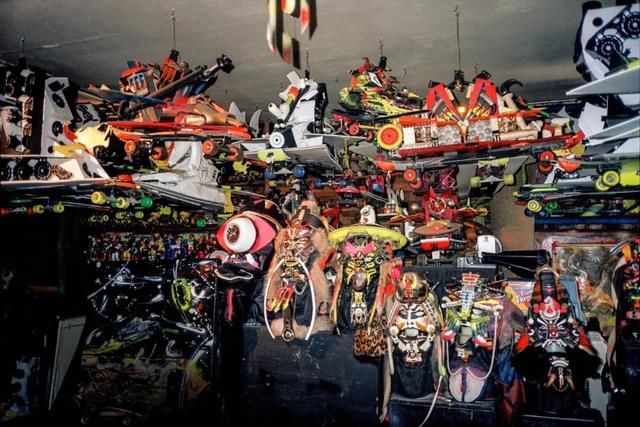 每周时报|LOEWE出书,Supreme卖报纸,本周时尚圈也太文艺了吧