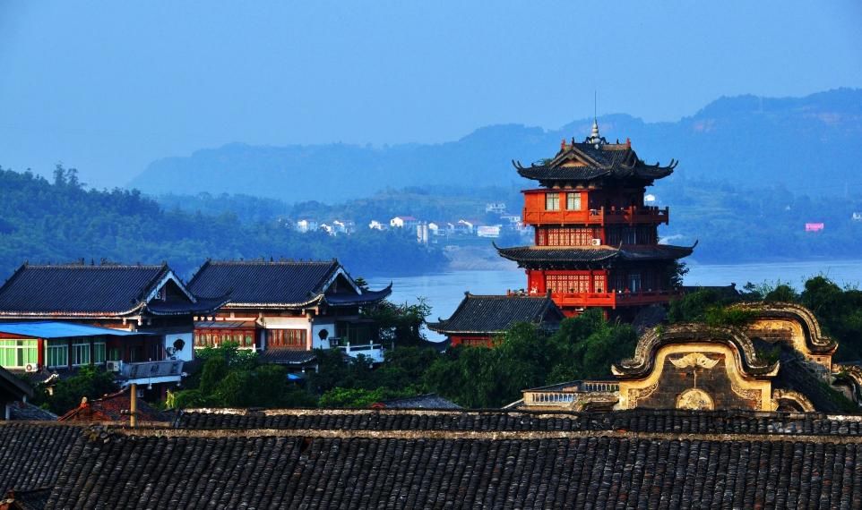 山西乔家大院还未平息,四川又通报13家景区,其中3家被摘帽!