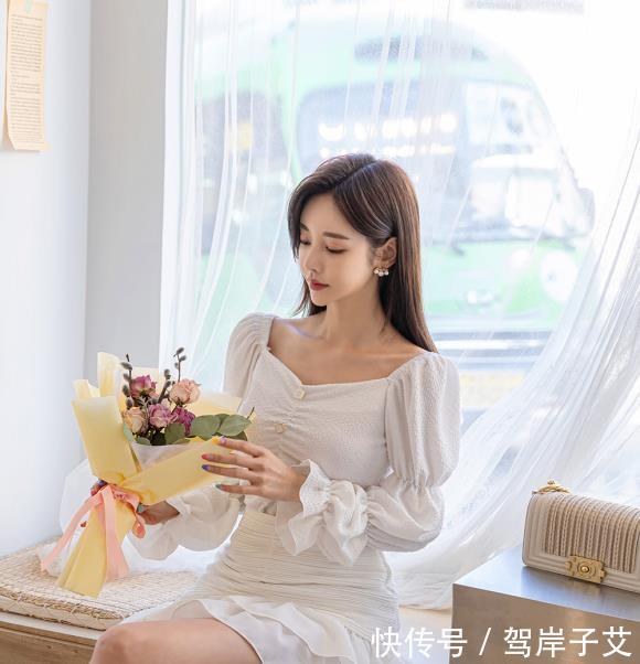  抹胸@孙允珠白色抹胸鱼尾裙，时尚优雅女人味十足