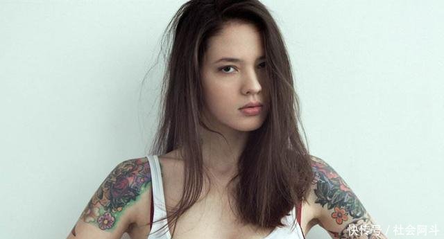 ?女孩将自己全身纹满纹身，不为追求潮流，原因却让所有人同情