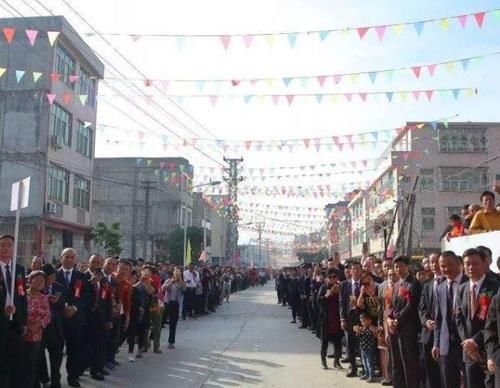  #大长陇村#全国人口第一村，人口相当于一个县，整个村子只有一