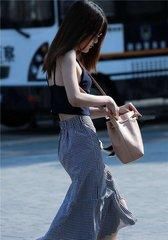 街拍：小姐姐时尚可爱，魅力十足