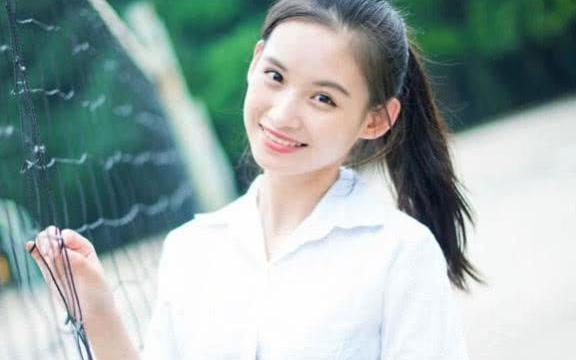 扎头发和披头发对外表分别有什么影响?网友:关键看脸型!