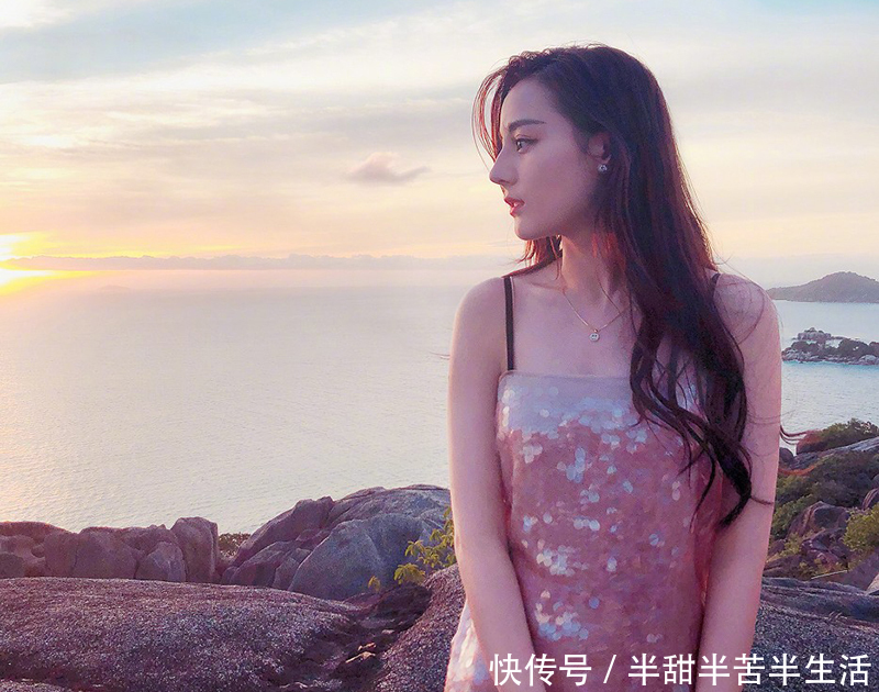 同穿吊带连衣裙，迪丽热巴美了，唐嫣美了，最亮眼的竟然是她！