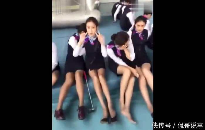 下了飞机的空姐们, 休息时间玩自拍秀长腿 网友: 这腿够用一年