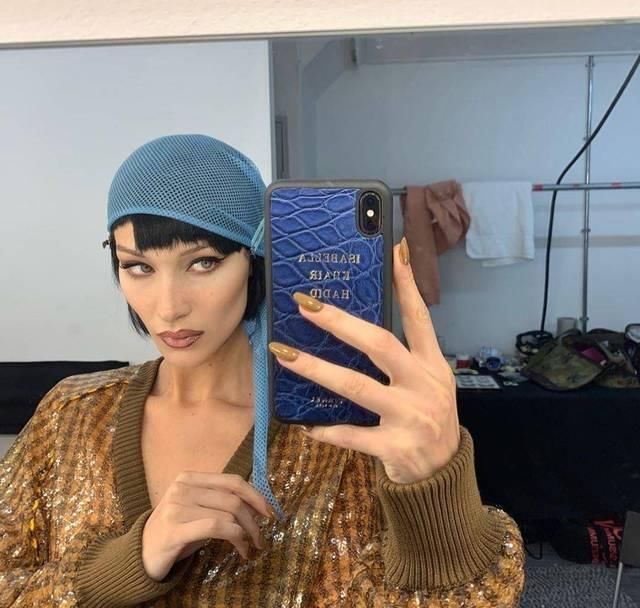  「起來」想当美妇？手机上还要“美妇”起來！名牌手机套任你挑