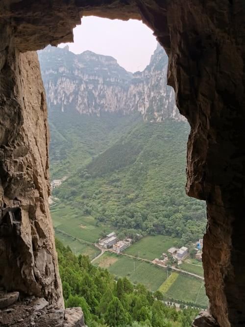 河南山西交界处藏着一条神奇公路,全程开凿在悬崖上被称世界奇迹