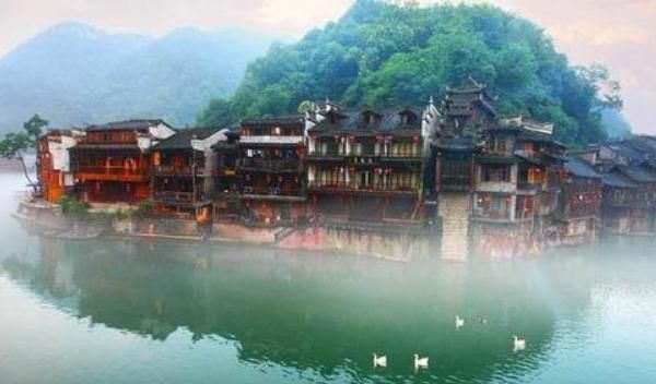 国内“坑人”的4个景点，价格高得离谱，去过的游客都不想再去！