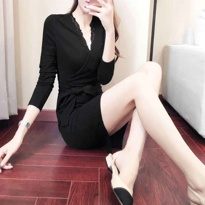 有一种美叫:“包臀裙”，70后女人搭高跟鞋穿，遮肉显瘦超美嫩