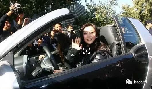 李晨求婚送的千万跑车疑消失？台媒称范冰冰很惨回不来了