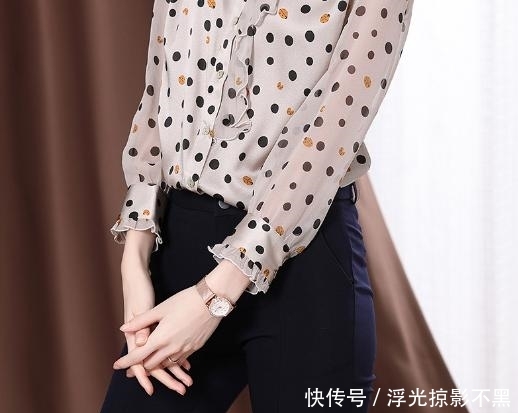 眨眼:实话告诉你:新出一种“波点衫”!虽小贵,但美的路人都不想眨眼