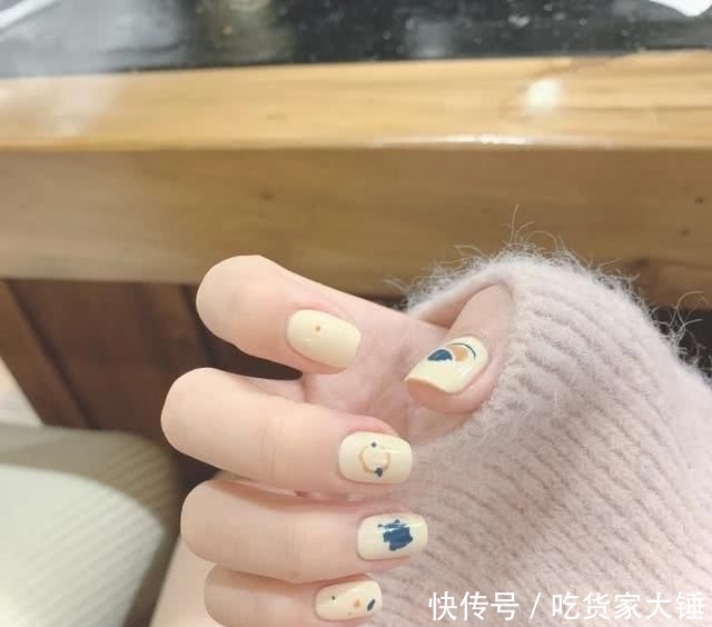 『感觉』春天你做美甲了吗?这几款“仙气逼人的美甲”,让你变得更漂亮