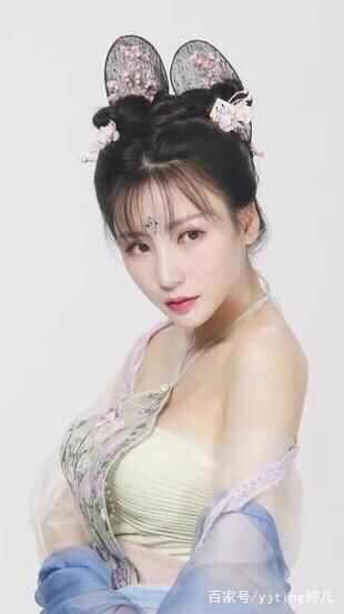 太迷人！有一种魅力叫做柳岩的香肩美背，性感撩人又温婉大气！