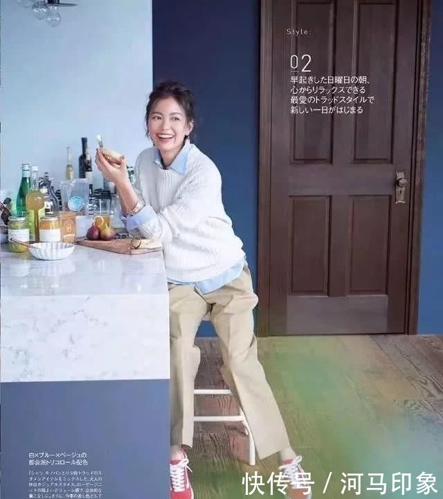  「气质」白色毛衣，搭配裙子还是裤子好看？真的是，各有各的美