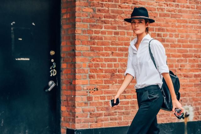 女生出门少穿那些很宽松的衣服，显胖又累赘，还是这3种显瘦