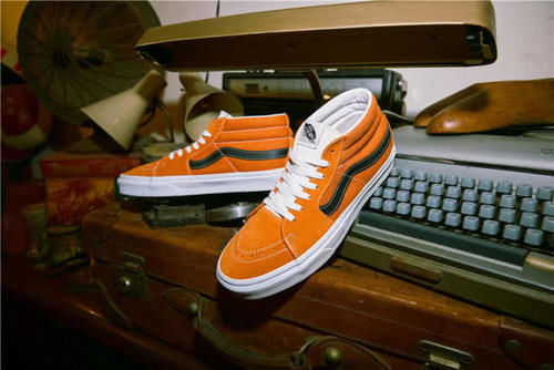  时髦：时髦VANS鞋款，丰富的层次感彰显文艺范，让你大玩运动复古风