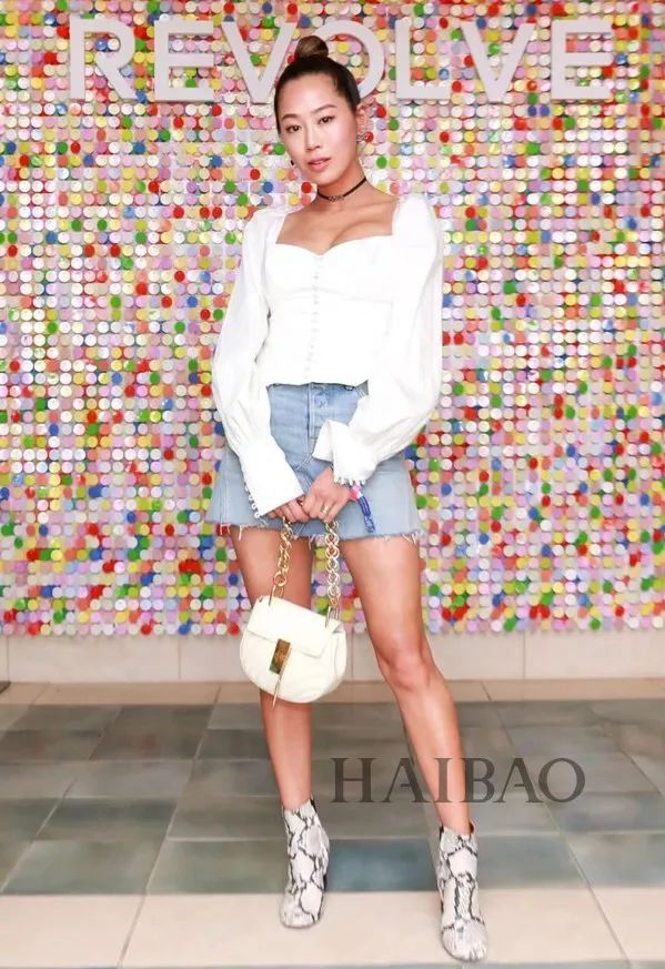 厉害| 今年最最最流行的小方领,时髦的同时居然还能显脸小!