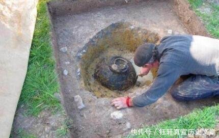  收缴|农民修路时捡到只铜鼎，拿回去装酒，专家收缴后该进故宫的