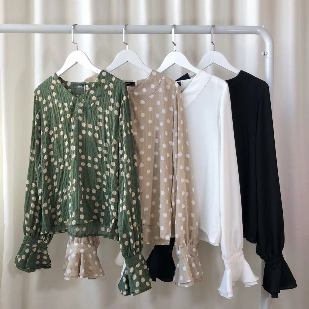 刚刚发现一种女衫，叫:“女神衫”，搭小脚裤穿，连背影都美上天