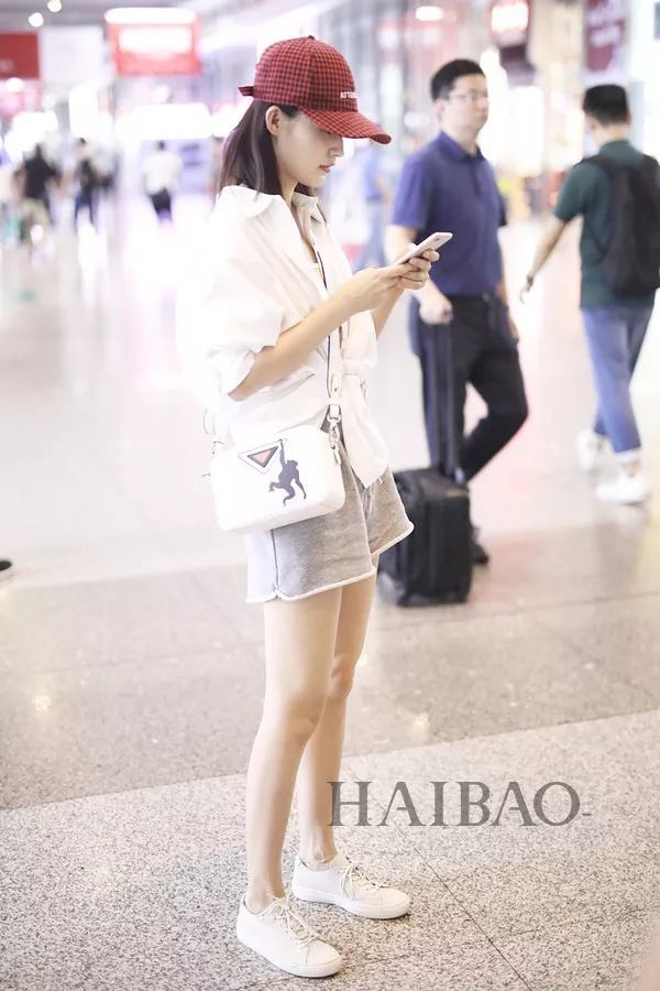 瘦回巅峰的赵薇年轻10岁!白百何这脸是怎么了?【海报街拍】