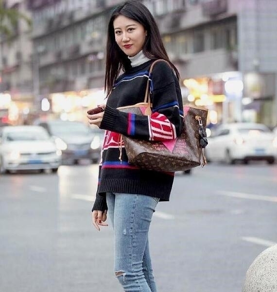  「英姿飒爽」美丽高跟妹子,英姿飒爽的秋天配美脚，秋天不冷吗？
