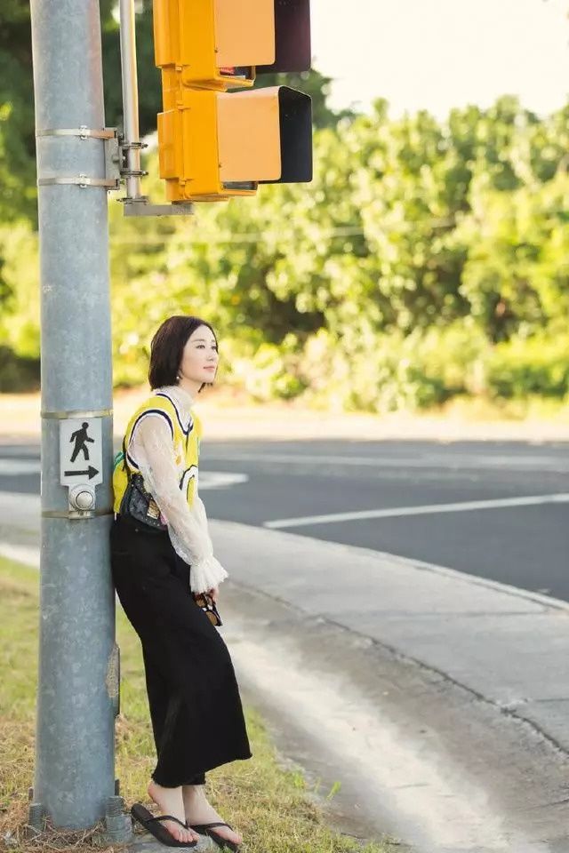 舒畅只是剪了摩卡波波头发型，人变美了还特别减龄，网友:她红了