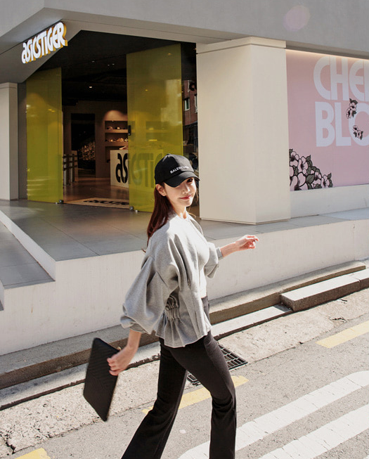 女神孙允珠，酷炫卡路里灰青石健美打底衫