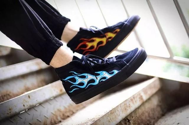 不仅吸金还吸睛!近期街头最 “炸” 的鞋就是这双了!