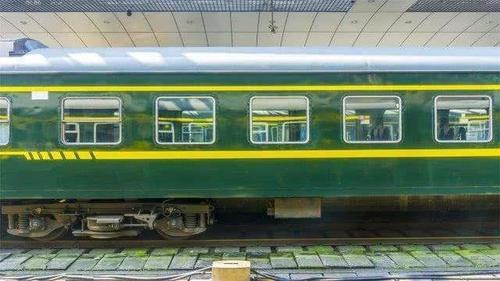 国内一列“龟速”火车，上午10点出发下午9点到，而且还没出市