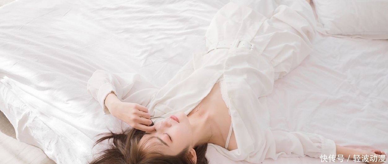 『写真』白嫩美女性感慵懒迷人居家私房写真