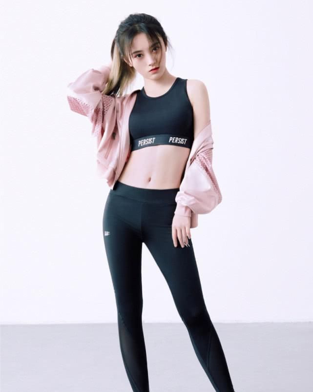[ 腹肌]露出腹肌后的她: 全场沸腾了，有种“惊艳”叫鞠婧祎穿健身衣,