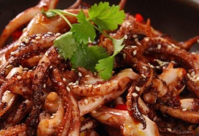  #腐竹#美食推荐：五花肉炒腐竹，干煸鱿鱼须，蚝油嫩豆腐，肉丝尖椒