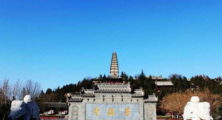 在这座寺庙里却发生过爱情，被人们誉为爱情圣地，更有神秘蛙鸣声