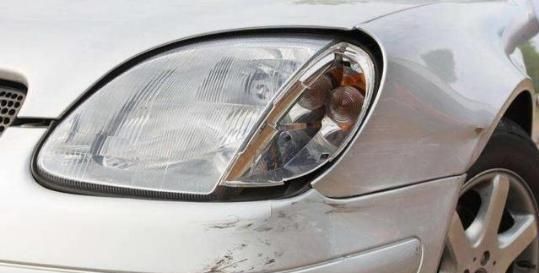  新手：新手司机福利，老司机教你如何通过后视镜，精确的判断车