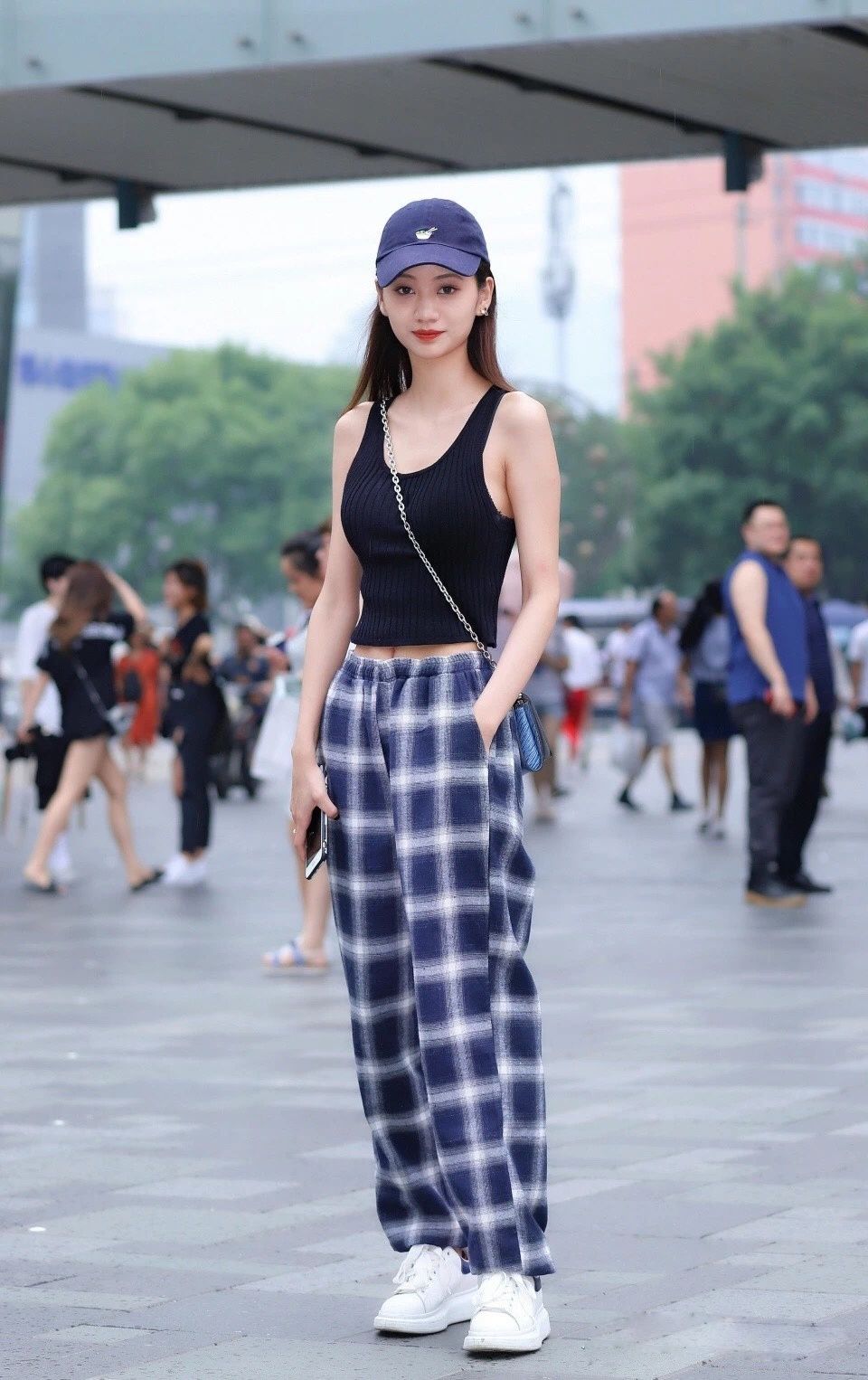 街拍丨真正的性感是露的恰到好处，而不是露的多!