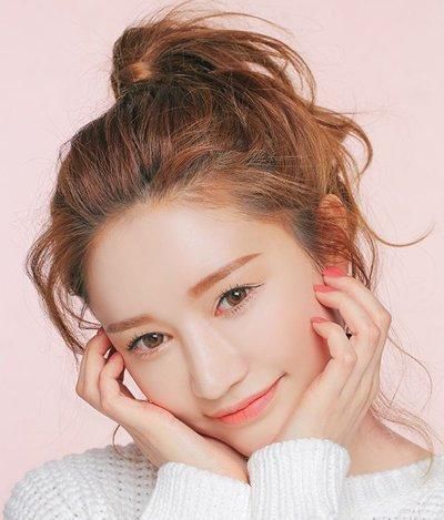 让你的马尾辫更加时髦漂亮的扎发小技巧！