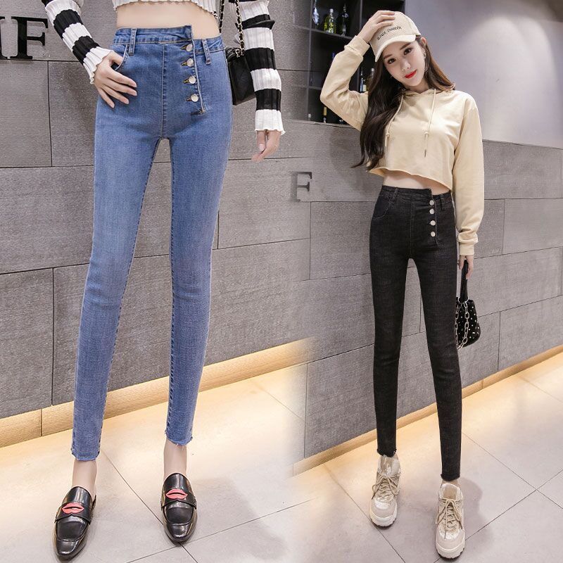 初秋穿裙子，不是很正确的选择，今秋流行配牛仔裤，时髦又显高挑