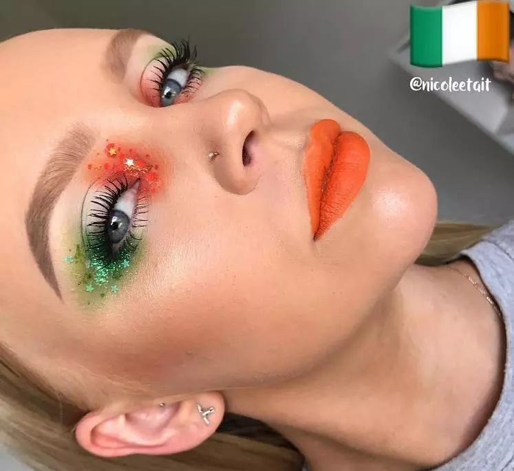 这位外国美女的“国旗眼妆”火了!很形象,中国国旗眼妆简直惊艳