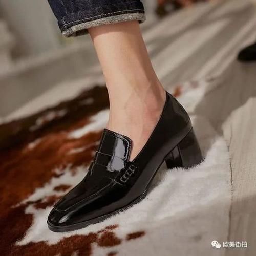  春夏：春夏穿这双鞋子，好看又百搭！