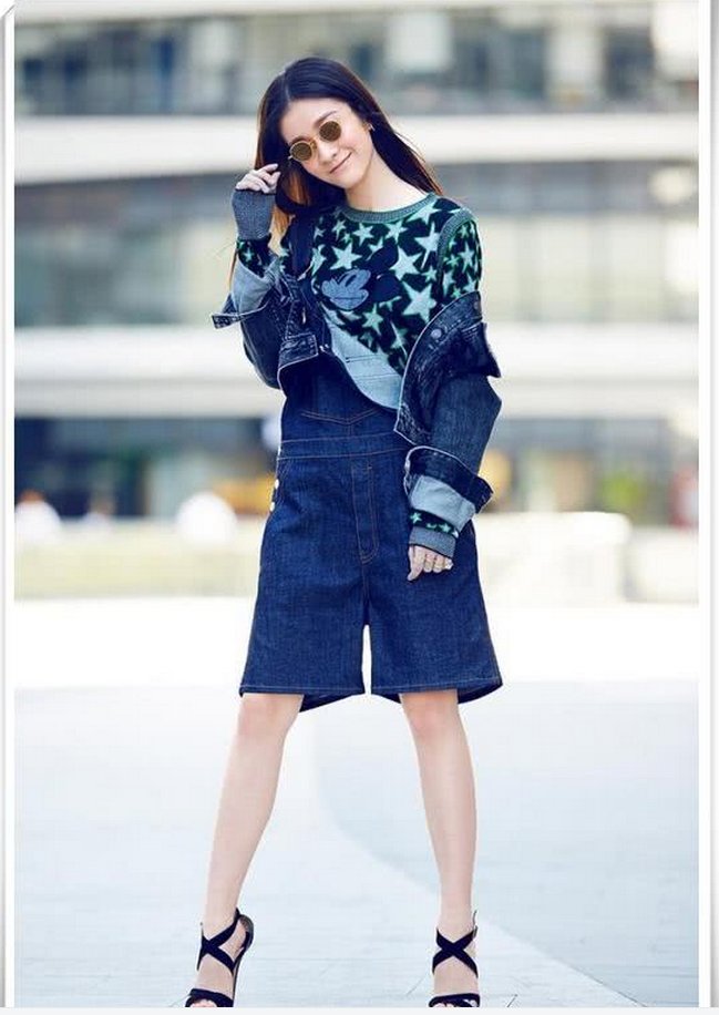 风波后的张雪迎愈发大胆了!只穿一件外套就出门，难怪杨紫会输!