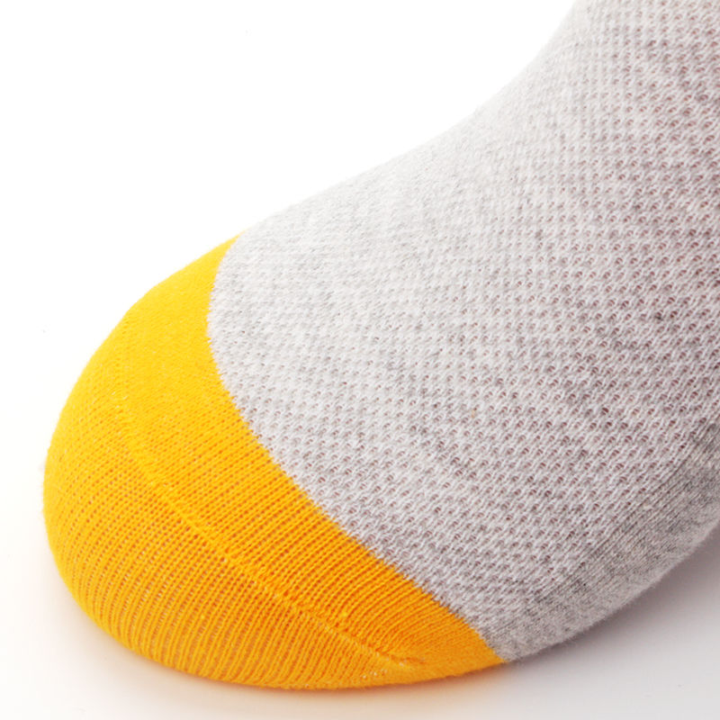 女人夏天尽量不要配黑丝袜，看下图女人这样穿，身材尽显