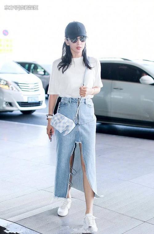 李冰冰穿高跷裤欲秀腿，却被吐槽“腿缝太宽”网友：站好一点吧！