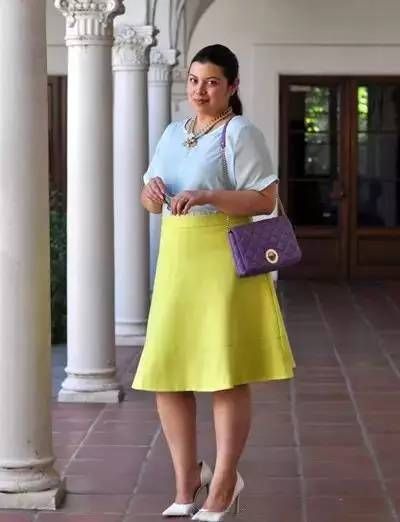 她很胖，但是她却把衣服穿的如此漂亮!