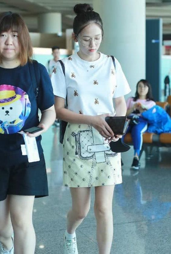 陈乔恩模仿赵丽颖梳丸子头，一个仙女，一个丑女!