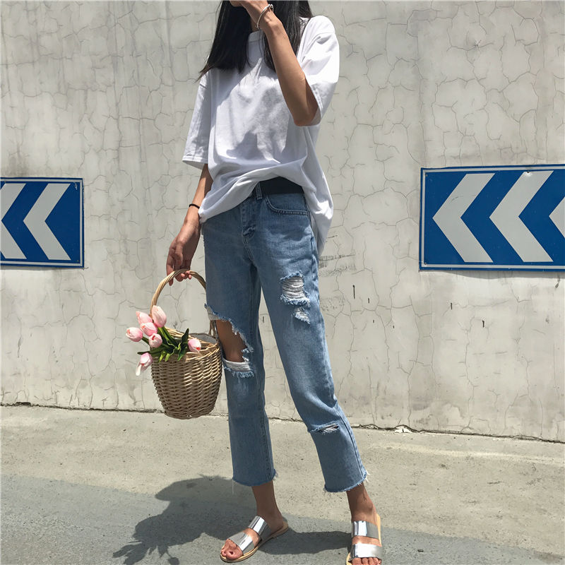 传统的牛仔裤别穿了，现在的小年轻都穿“破的”，时髦又洋气