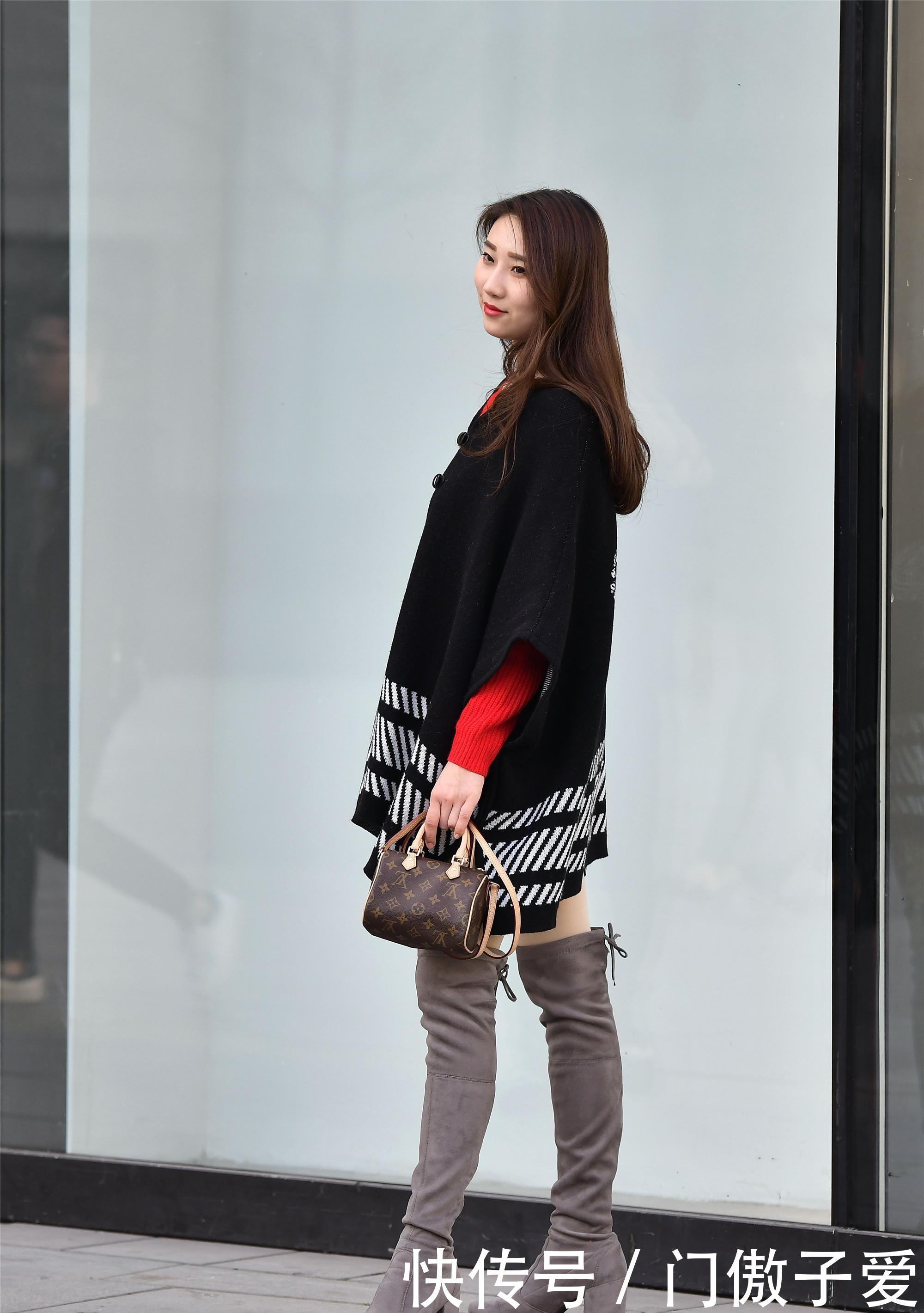 「 感觉」黑色的紧身牛仔裤，散发迷人的女性魅力！，街拍：美女搭配一字肩