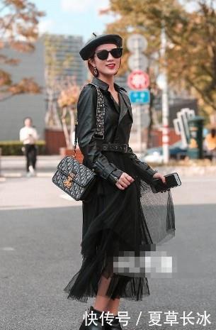  「吊带」路人街拍，小姐姐搭配紫色的修身吊带，特别显年轻